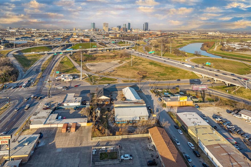 More Photos Of 1808 Bomar Ave, Fort Worth General Retail For Sale