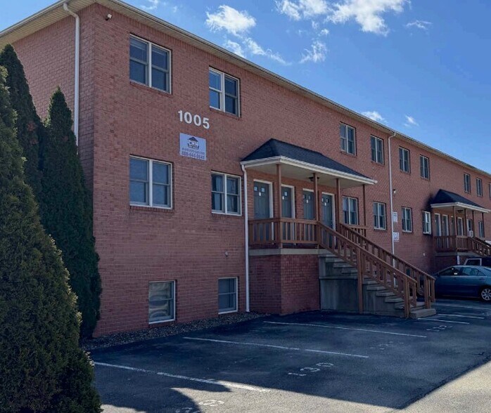 Primary Photo Of 1005 Wayne Ave, Indiana Dormitory For Sale