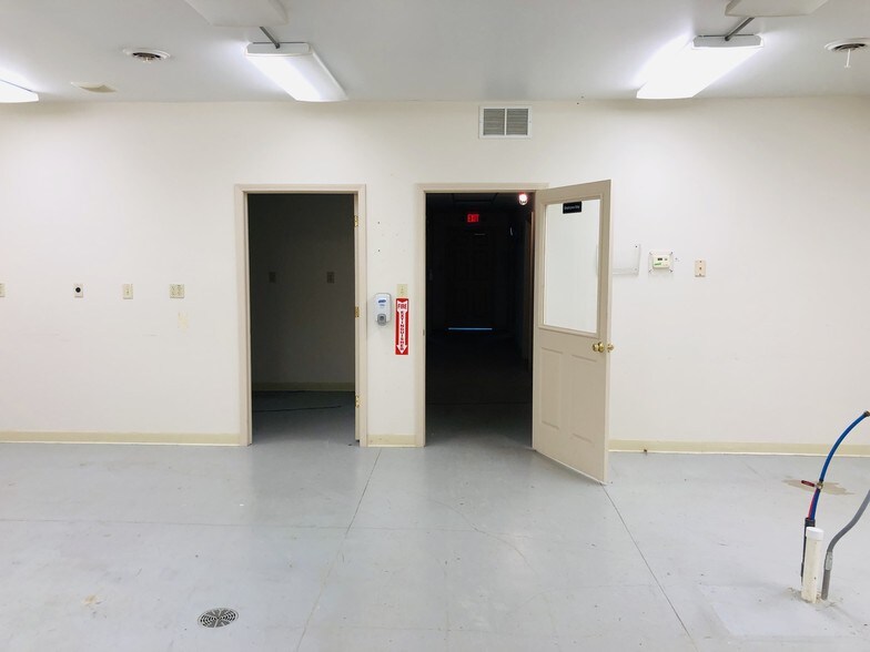More Photos Of 120-122 W Broadway St, New Lexington Office For Lease