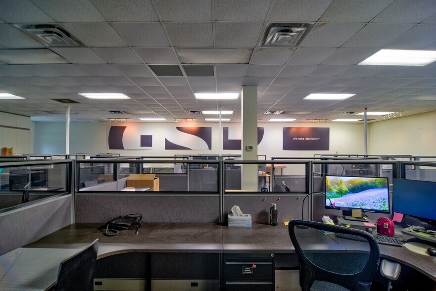 More Photos Of 4500 140th Ave N, Clearwater Unknown For Lease