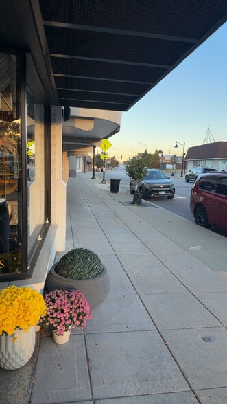 More Photos Of 3336 E Ridge Rd, Lansing General Retail For Lease