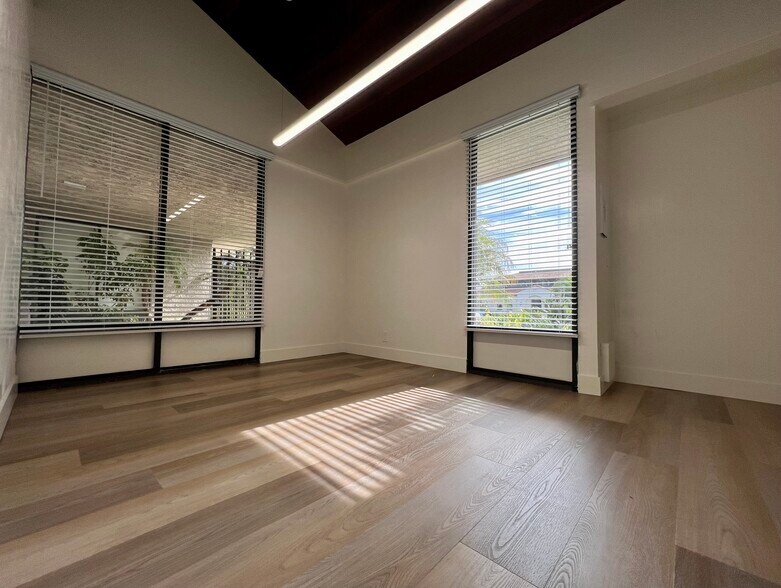 More Photos Of 5320 Carpinteria Ave, Carpinteria Office For Lease