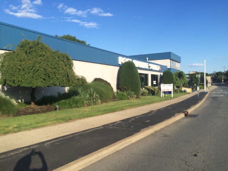 More Photos Of 65 River St, New Rochelle Showroom For Lease