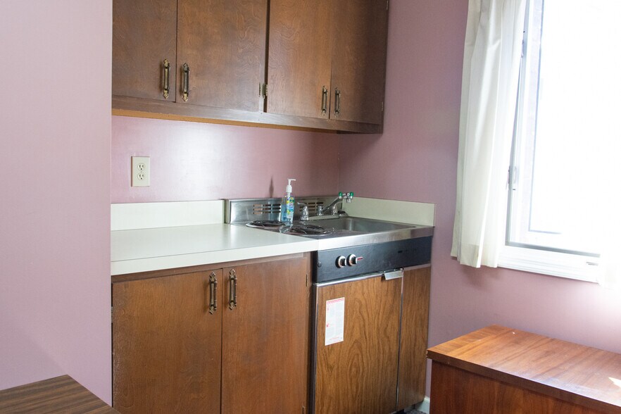 More Photos Of 1304 14th Ave SE, Decatur Medical For Sale