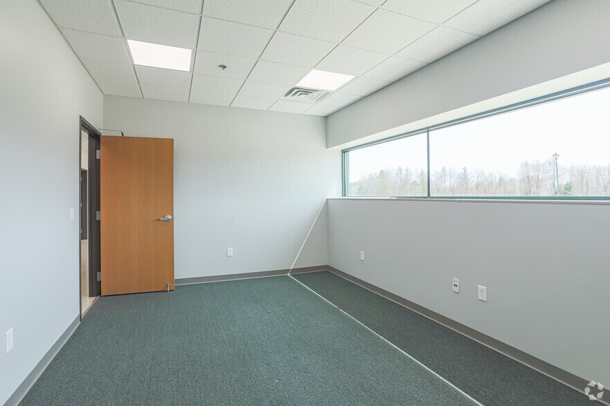 More Photos Of 1060 Commerce Dr, Farwell Manufacturing For Lease