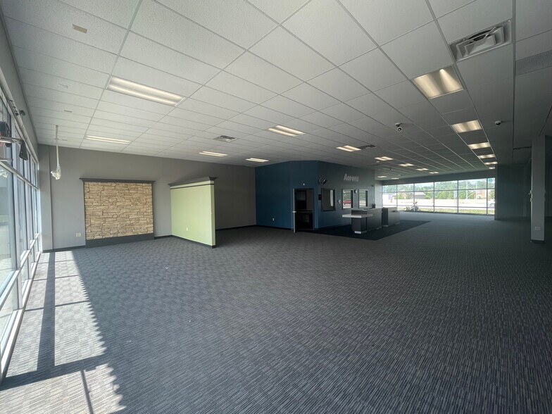 More Photos Of 760 Eastgate South Dr, Cincinnati Freestanding For Lease