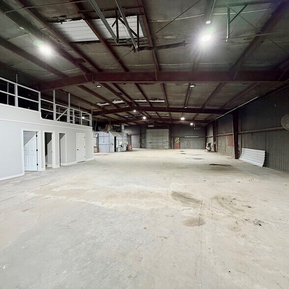 More Photos Of 1904 Washington St, Vicksburg Industrial For Sale