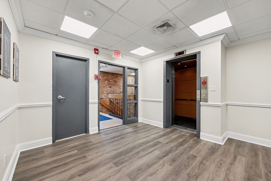 More Photos Of 7 Riversville Rd, Greenwich Medical For Lease