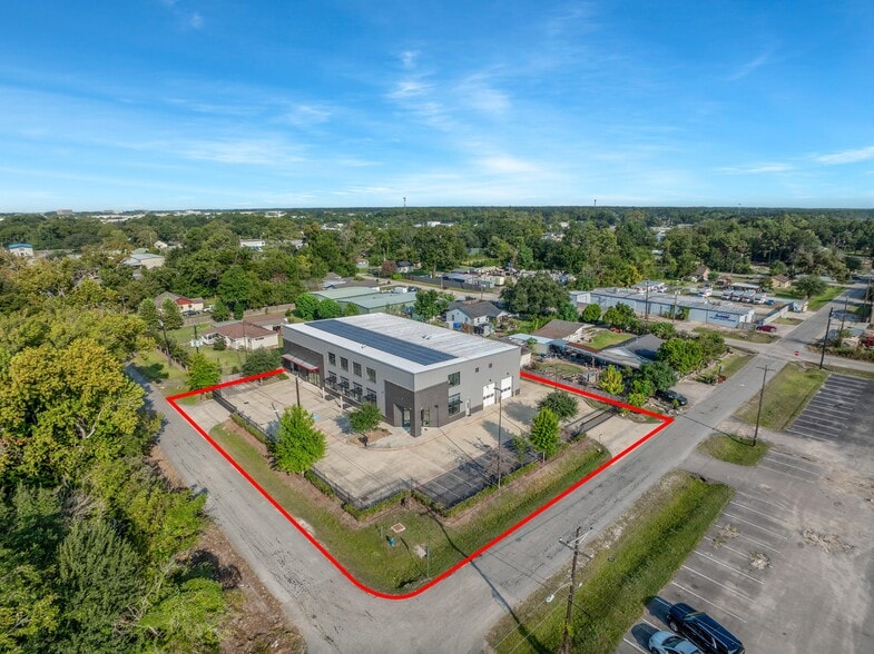 Primary Photo Of 5939 Albert Dr, Humble Light Distribution For Sale