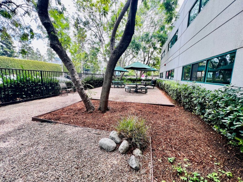 More Photos Of 10549 - 10559 Jefferson Blvd, Culver City Loft Creative Space For Lease