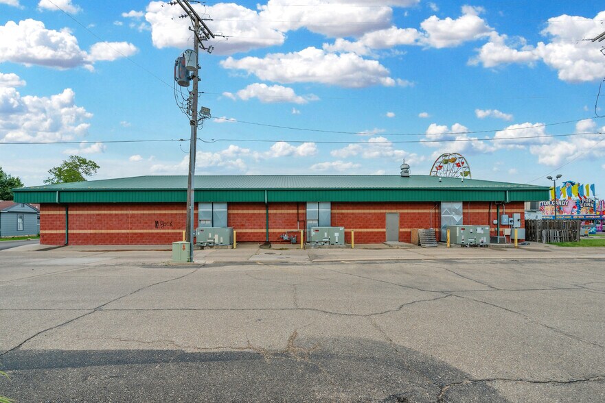 More Photos Of 215 W 6th St, Junction City Freestanding For Lease