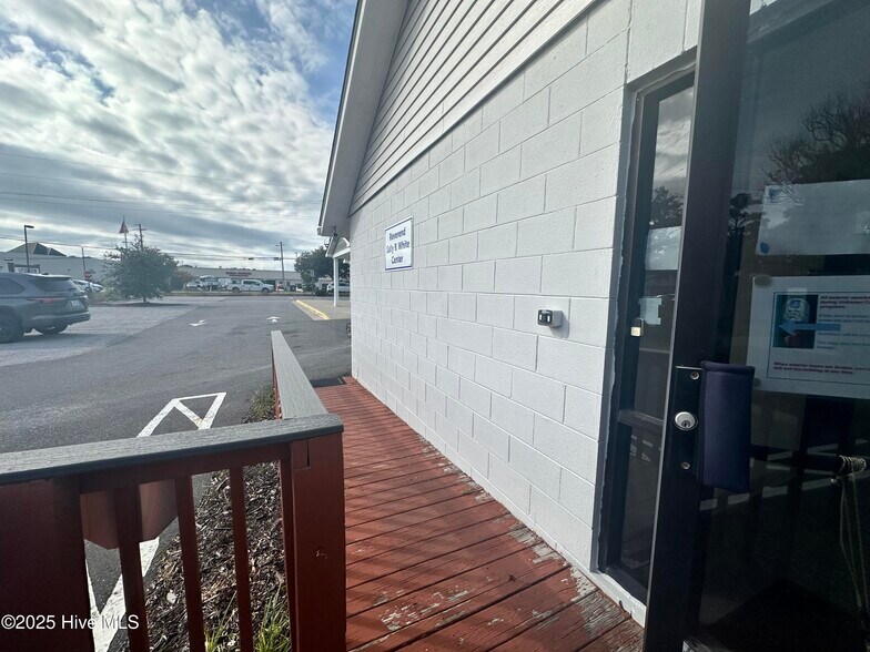 More Photos Of 2900 Bridges St, Morehead City Office For Lease