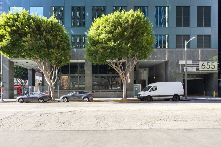 More Photos Of 701 W 7th St, Los Angeles Apartments For Lease