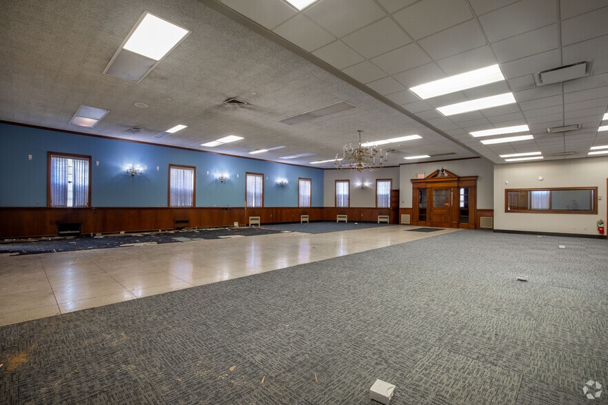 More Photos Of 160 Main St, Sayville Office For Sale