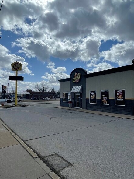 More Photos Of 2 N Mission St, Sapulpa Fast Food For Sale