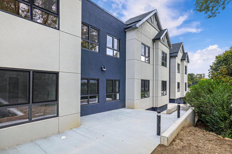 More Photos Of 500 Commerce St, Hawthorne Apartments For Sale