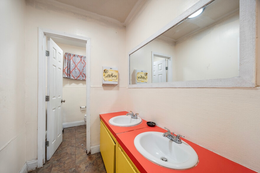 More Photos Of 9202 Ashville Dr, Houston Shelter For Sale