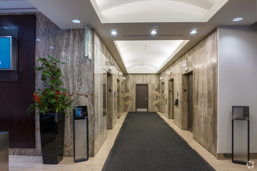 More Photos Of 2300 Yonge St, Toronto Office For Lease