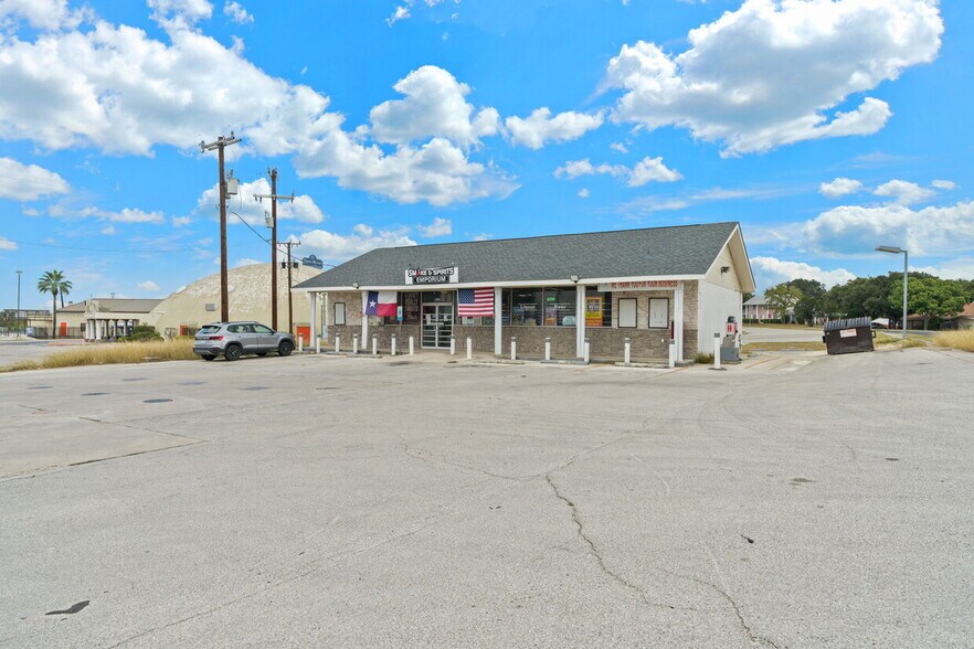 More Photos Of 6325 Bandera Rd, San Antonio Convenience Store For Sale