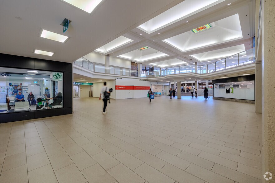 More Photos Of 120 King St W, Hamilton Office For Lease