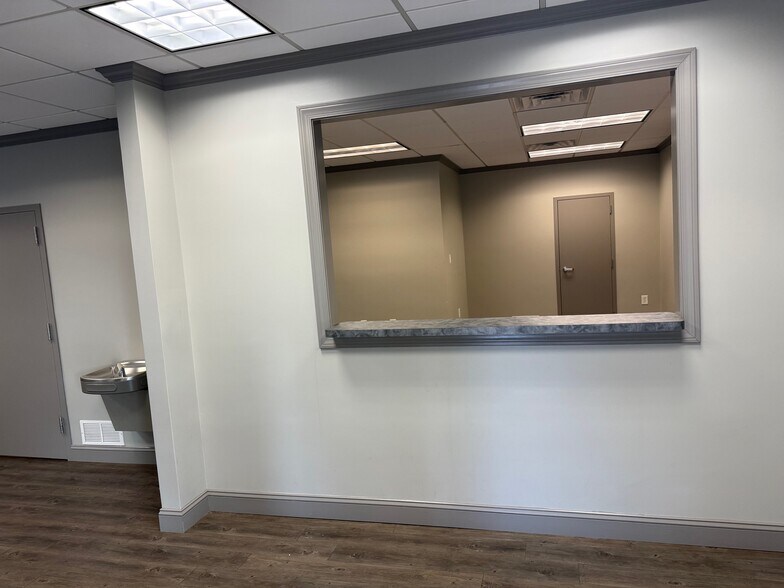 More Photos Of 1000 Hawthorne Ave, Athens Medical For Lease