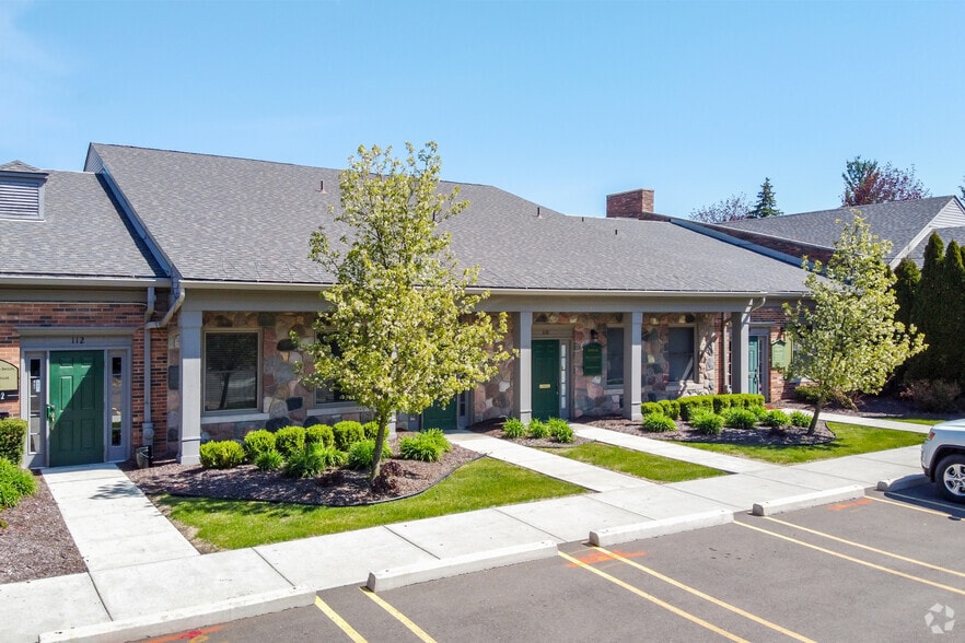 More Photos Of 34441 W 8 Mile Rd, Livonia Medical For Lease
