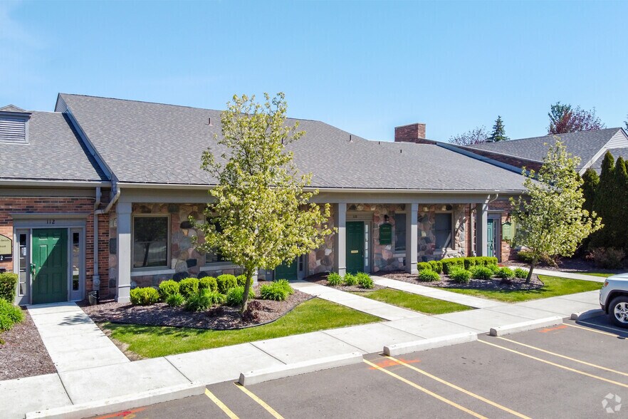 More Photos Of 34441 W 8 Mile Rd, Livonia Medical For Lease