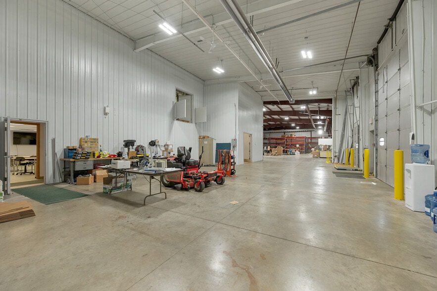 More Photos Of 1725 Suburban Dr, De Pere Manufacturing For Sale