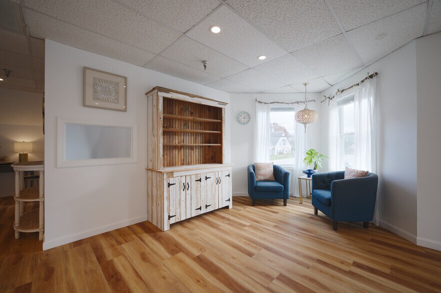 More Photos Of 29 Lafayette Rd, North Hampton Storefront Retail Office For Lease