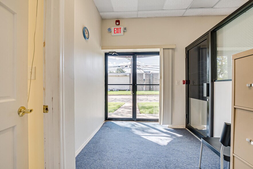 More Photos Of 22 Meridian Rd, Edison Medical For Sale