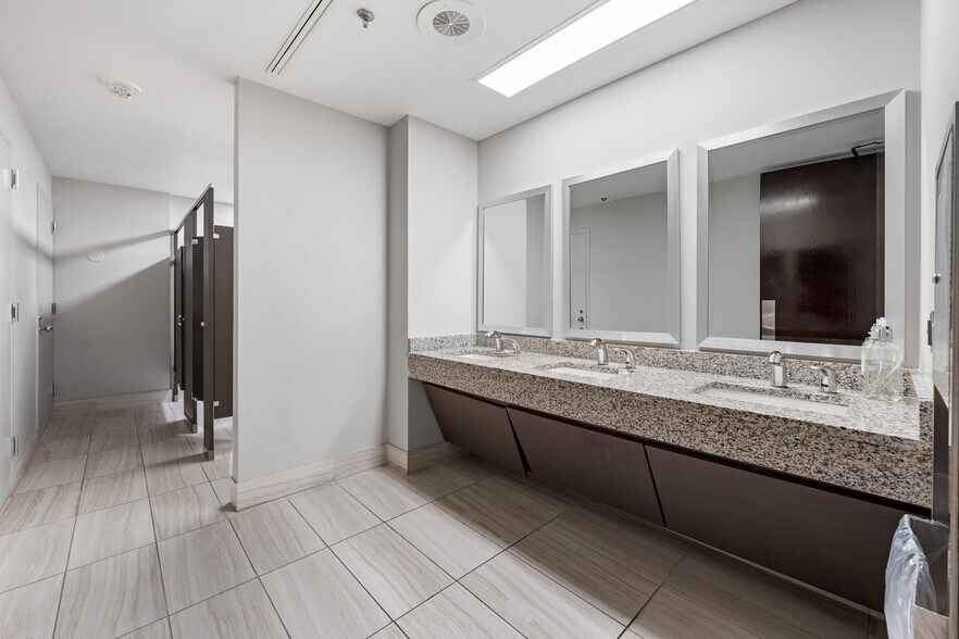 More Photos Of 505 20th St N, Birmingham Office For Lease