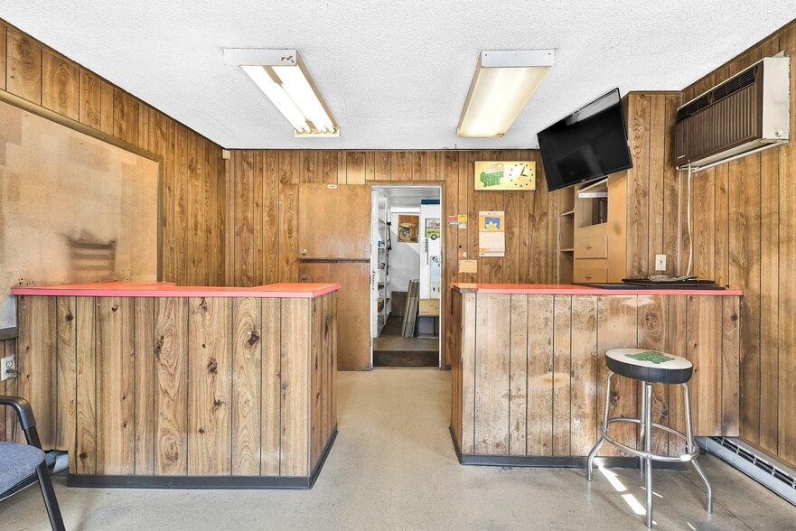 More Photos Of 30 S Latah St, Boise Auto Repair For Sale