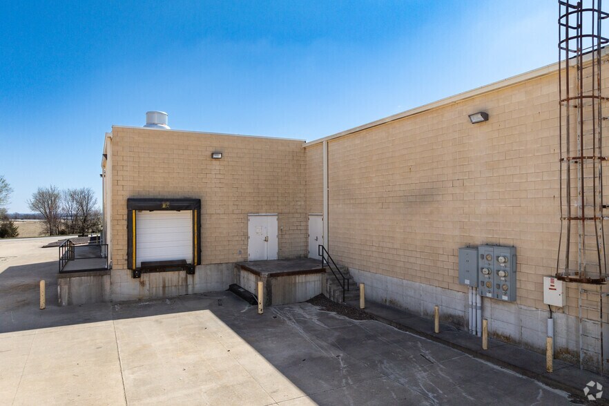 More Photos Of 14100-14104 Redfield Dr, Eugene Storefront For Sale