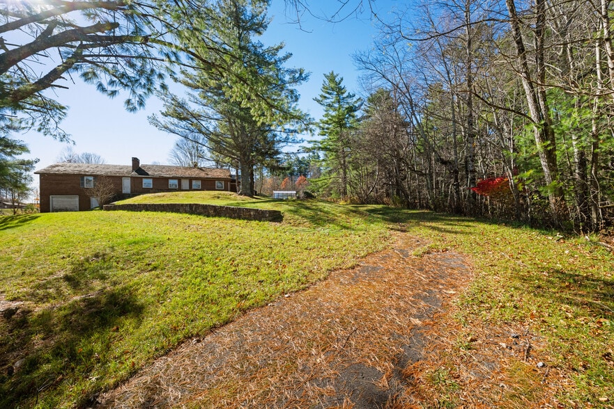 More Photos Of 986 Ransom St, Blowing Rock Hotel For Sale