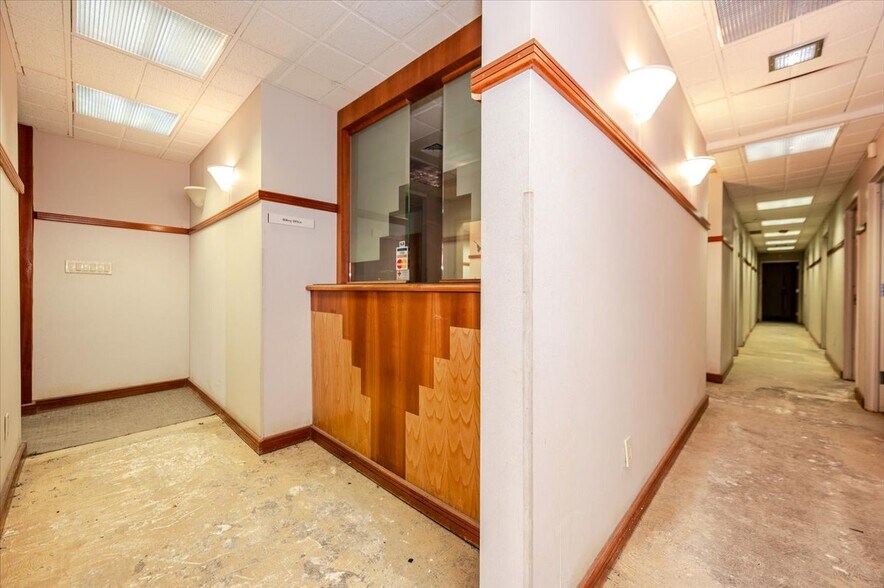 More Photos Of 195 N Village Ave, Rockville Centre Office For Sale