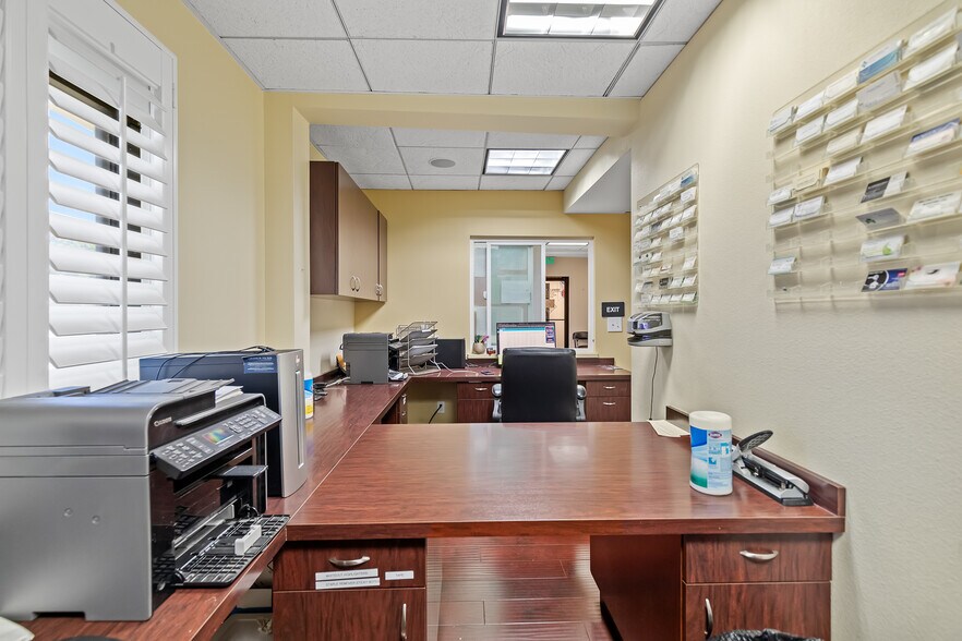 More Photos Of , Santa Clarita Office For Sale