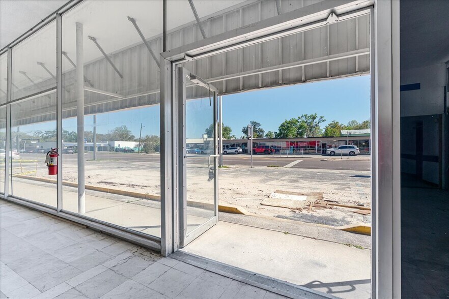 More Photos Of 118 NW 8th Ave, Gainesville Freestanding For Sale