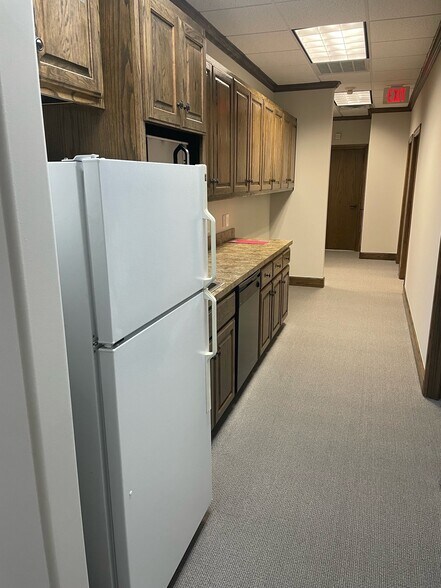 More Photos Of 2118 S Atlanta Pl, Tulsa Office For Lease