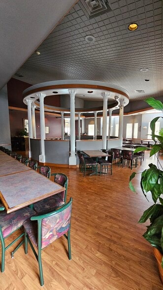 More Photos Of 1650 W Bakerview Rd, Bellingham Restaurant For Lease