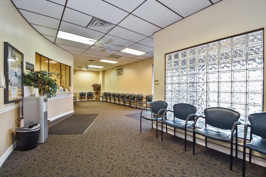 More Photos Of 5540 W 111th St, Oak Lawn Medical For Lease