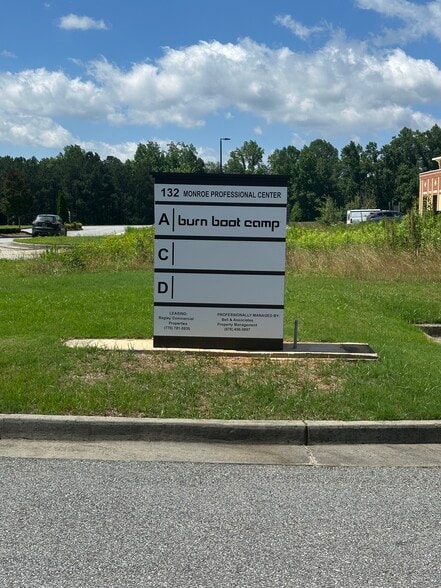 More Photos Of 132 Gateway Ln, Bethlehem Office For Sale