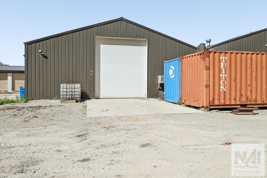 More Photos Of 520 Franklin St, Center Point Industrial For Sale