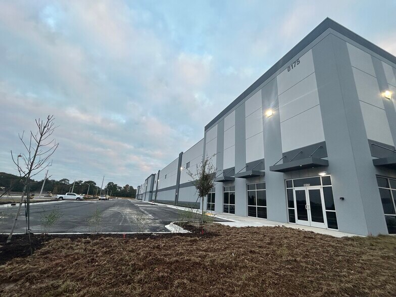 More Photos Of 0000 Eastport Rd, Jacksonville Unknown For Lease
