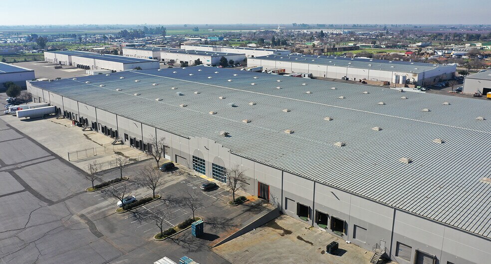 More Photos Of 2855 S Elm Ave, Fresno Warehouse For Lease