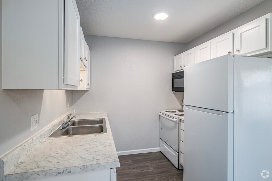 More Photos Of 5943 Walnut Cir E18, Toledo Apartments For Sale