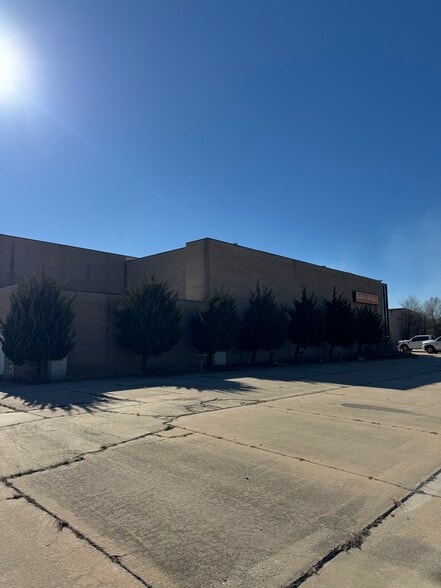 More Photos Of 8716 SE 15th St, Oklahoma City Distribution For Sale