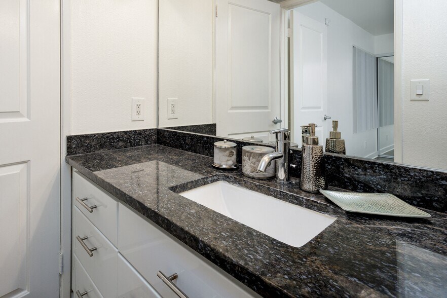 More Photos Of 7230 Franklin Ave, Los Angeles Apartments For Sale