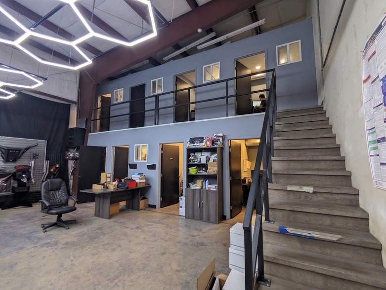 More Photos Of 737 W 2nd Ave, Mesa Manufacturing For Sale