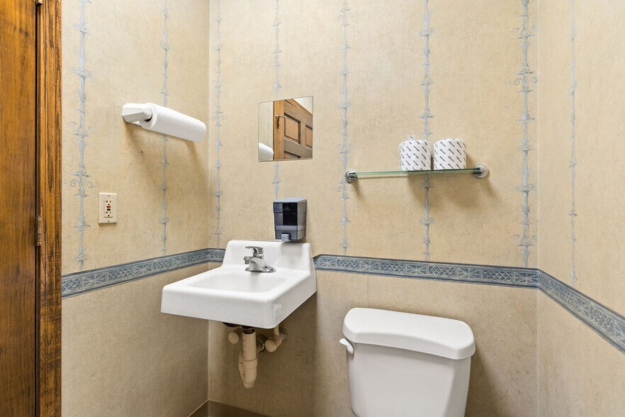 More Photos Of 2000 Ashley Rd, Morris Manufacturing For Sale