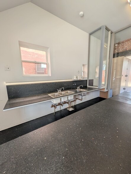 More Photos Of 577 Niagara St, Buffalo Storefront Retail Office For Lease
